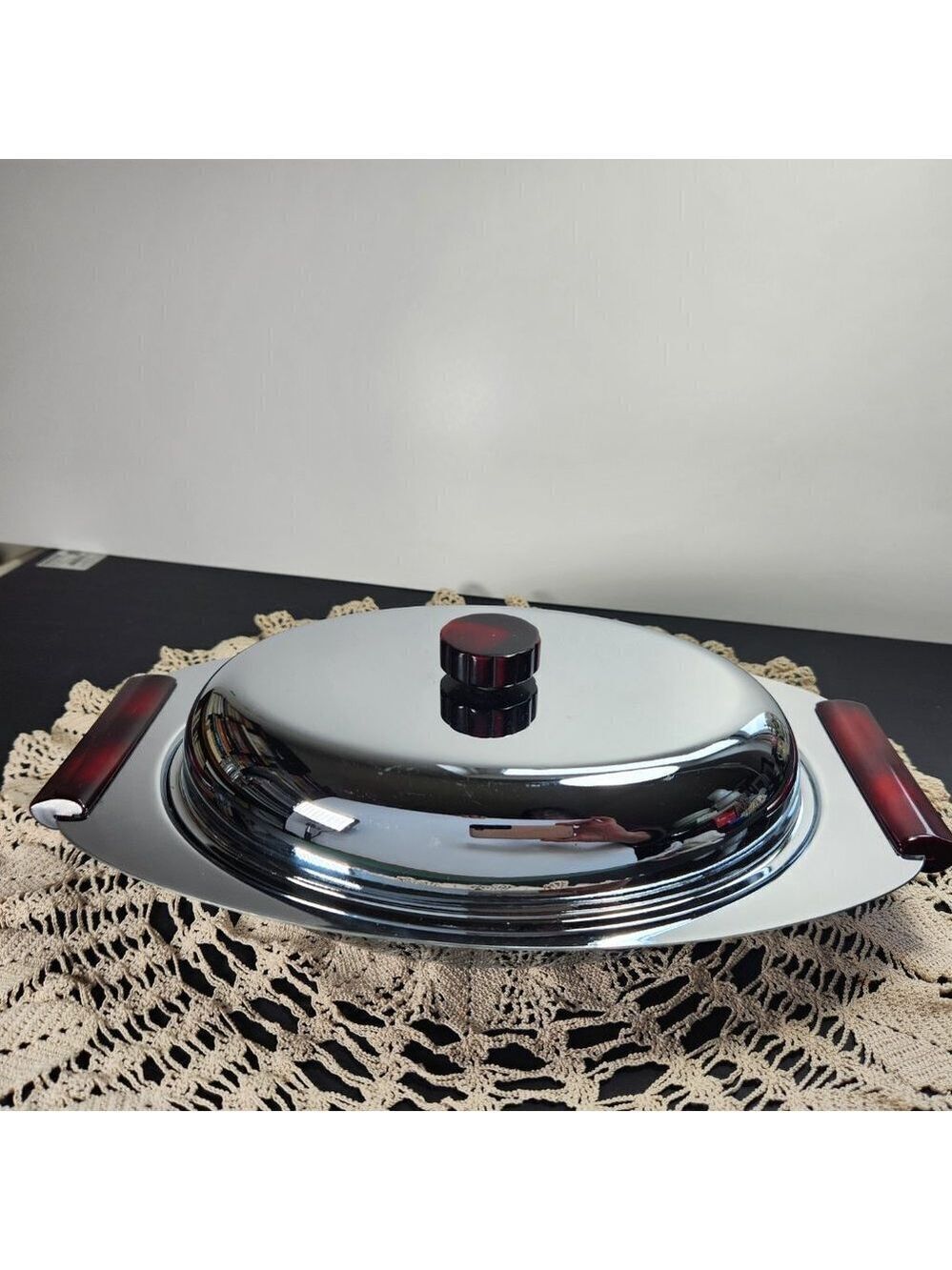 Gourmates by Glo-Hill Covered Dish with Bakelite Handles and Knob Servin…